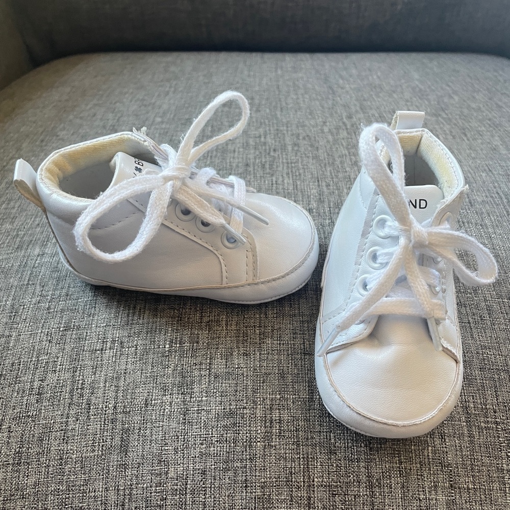 Lucky Brand Size 2 Crib Shoe